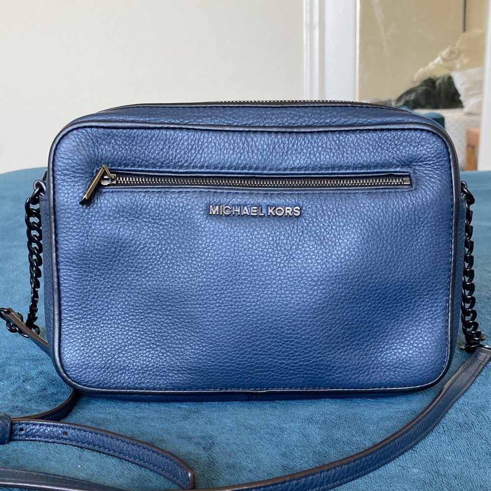 Micheal Kors Jet Set pebbled leather Navy blue Crossbody Bag gun metal hardware